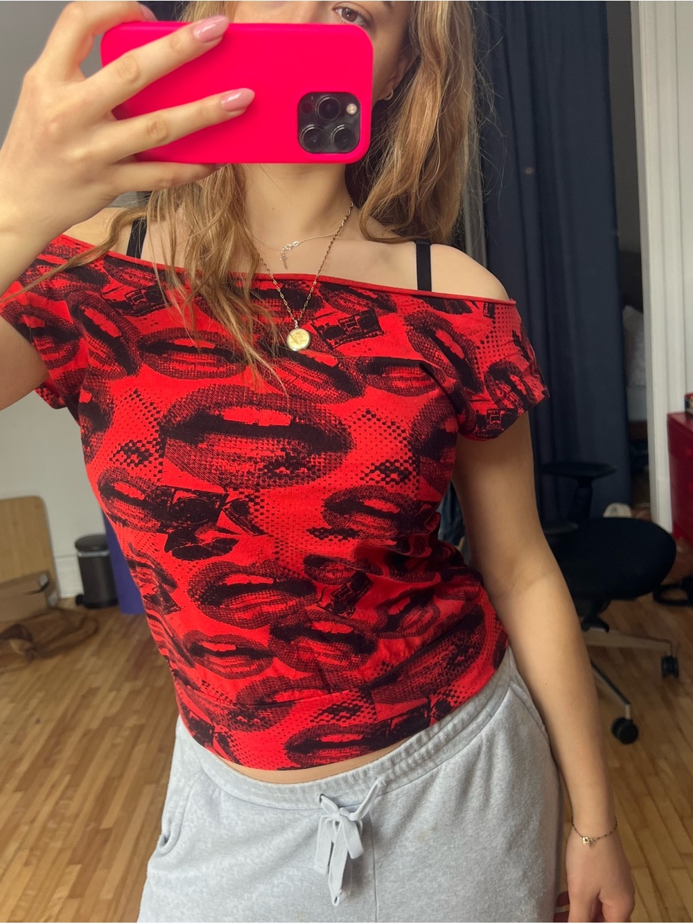 Vintage Off-Shoulder Kiss Top